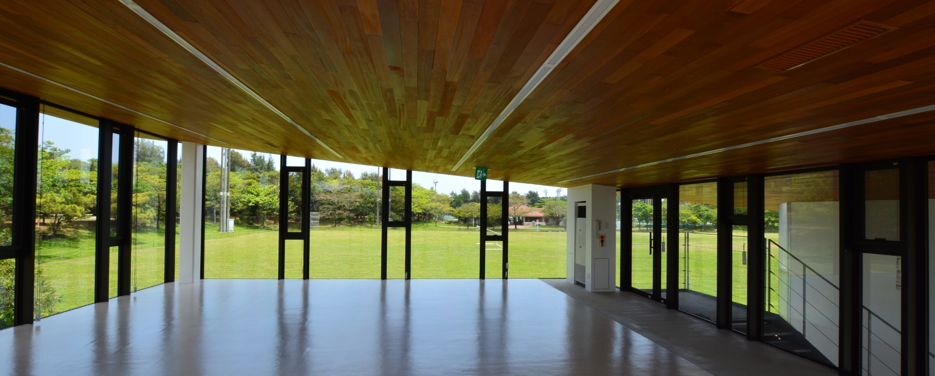 建築設計事例 沖縄県総合運動公園 サッカー・ラグビー場 蹴球場 クラブハウス 多目的室