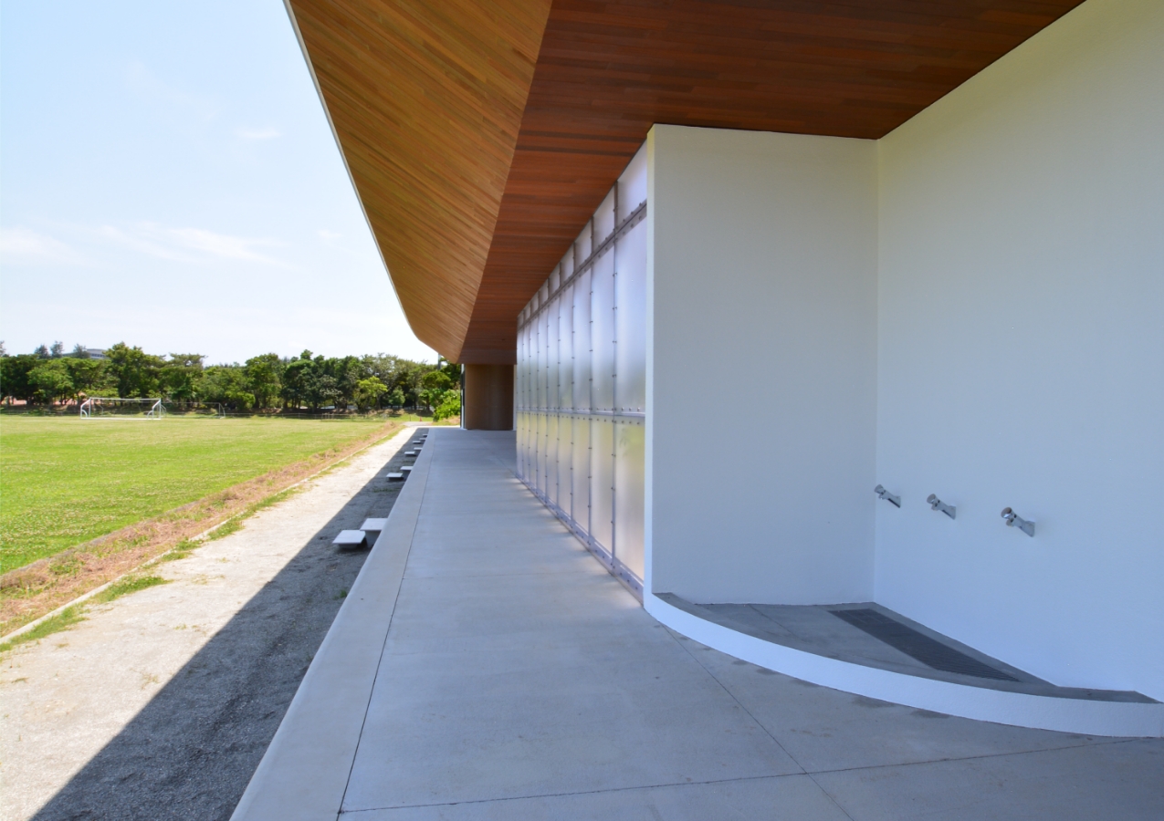 建築設計事例 沖縄県総合運動公園 サッカー・ラグビー場 蹴球場 クラブハウス 足洗い場