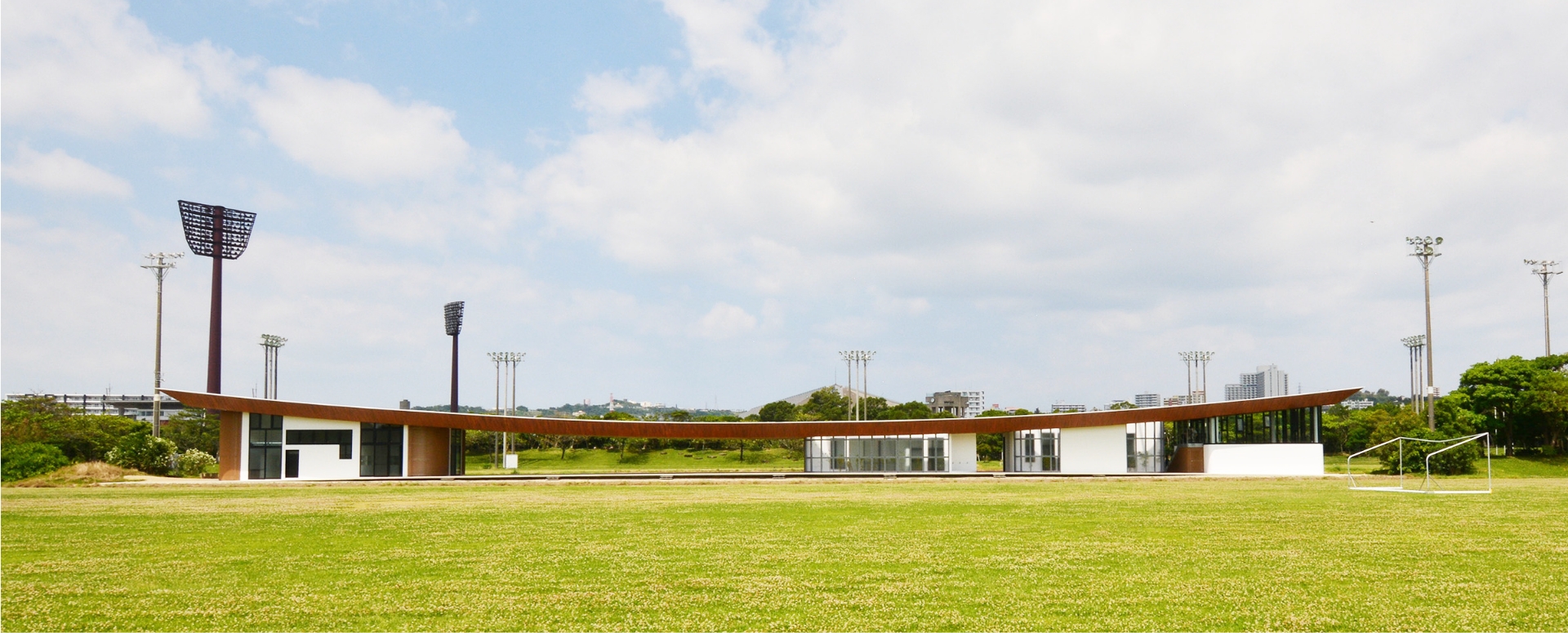 建築設計事例 沖縄県総合運動公園 サッカー・ラグビー場 蹴球場 クラブハウス 外観